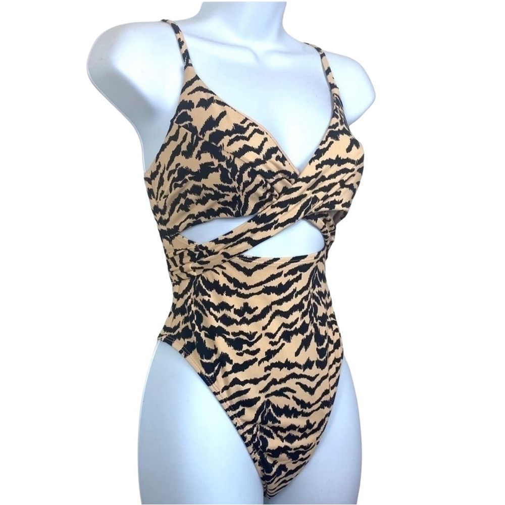Envya Talia Twist Front zebra one piece swim suit size M